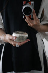 煙銀彩　石ころ台皿  /菊地　亨