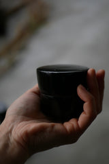 小箱　蓋物　黒肌　/ Akari Sato