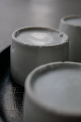 白瓷長石高台　猪口　/ タナカシゲオ