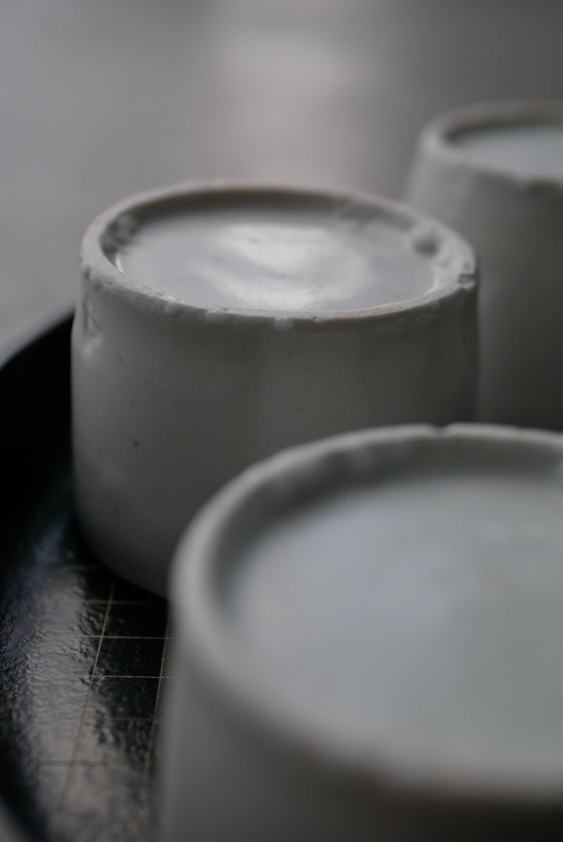 白瓷長石高台　猪口　/ タナカシゲオ