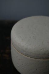 石肌　陶箱　/ Akari Sato