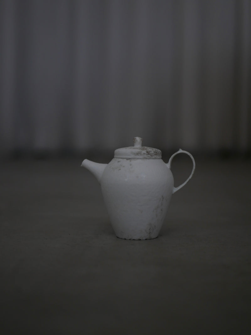 白磁　scrach tea pot 2/ Takahiro Yahagi