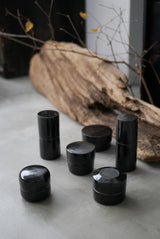 小箱　蓋物　黒肌　/ Akari Sato