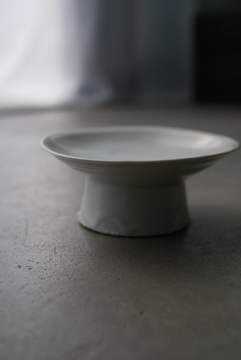 白瓷台皿　/ タナカシゲオ　