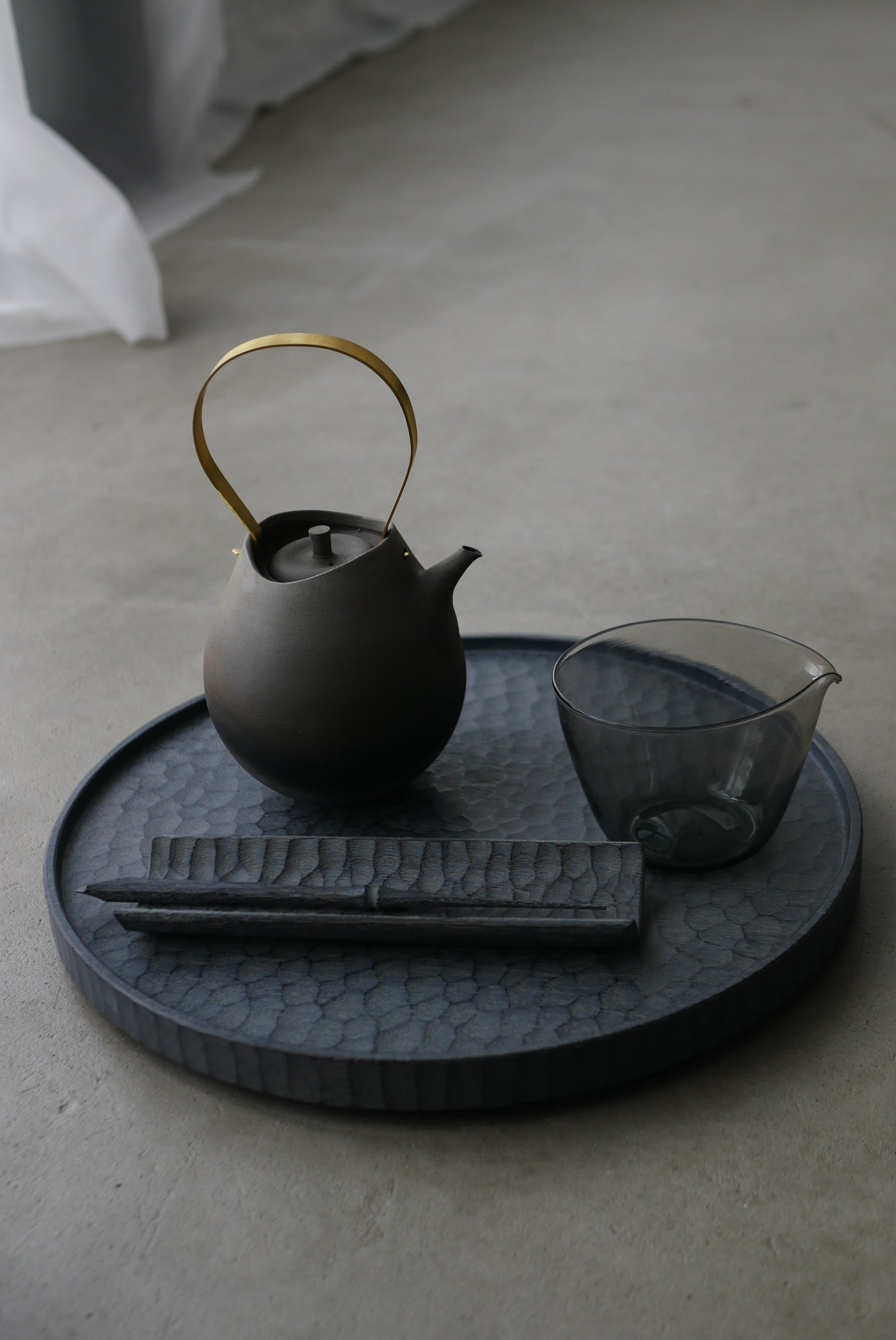 霞漆 丸盆 33cm / 吉田欣司 木工 拭き漆 – MOUSEION