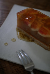 白磁　角皿　stone scrach / Takahiro Yahagi