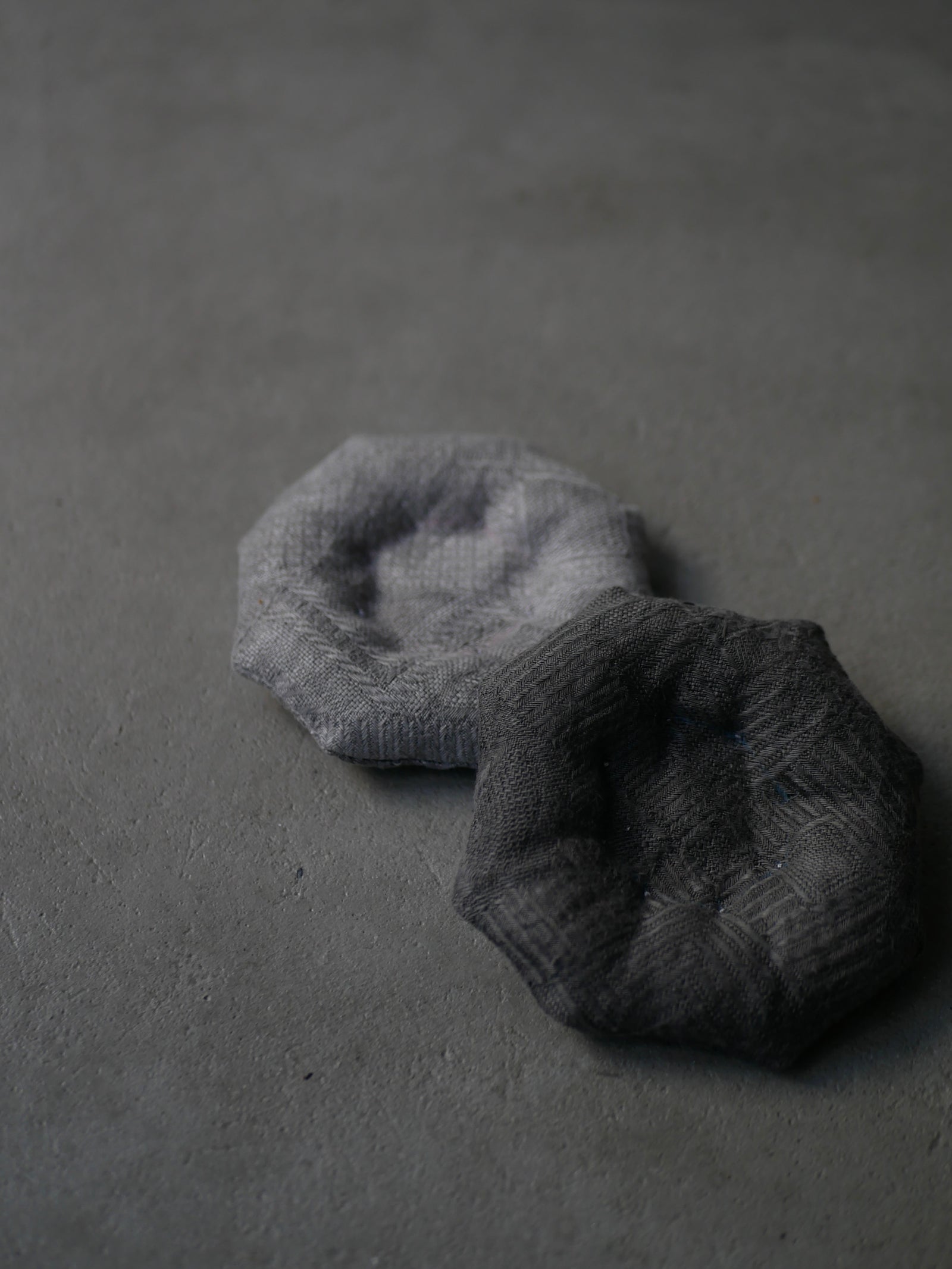 墨染め ベルギーリネン 八角茶托 – MOUSEION