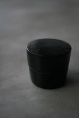 小箱　蓋物　黒肌　/ Akari Sato