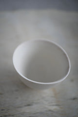 茶杯S 内側セミマット　Bone  White 半磁器　基本フォーマット/  Kanako Yoshida