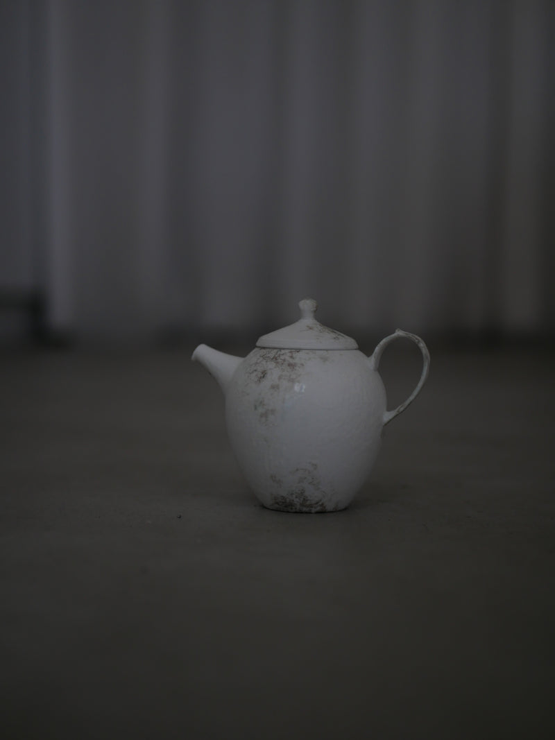 白磁　scrach tea pot 3/ Takahiro Yahagi