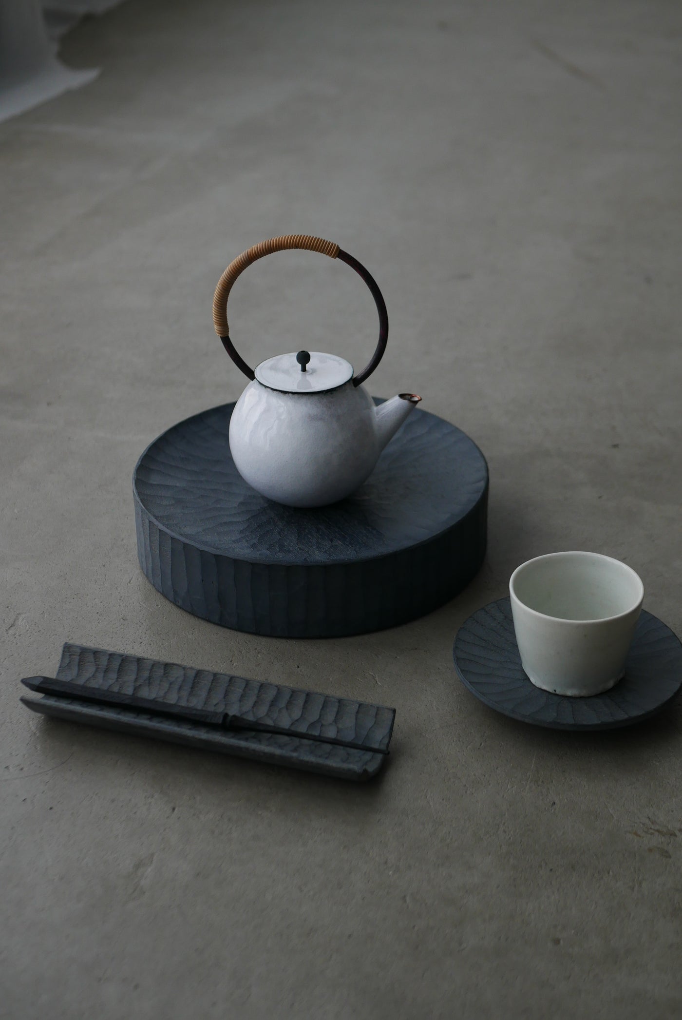 霞漆 台皿 M / 吉田欣司 木工 拭き漆 – MOUSEION