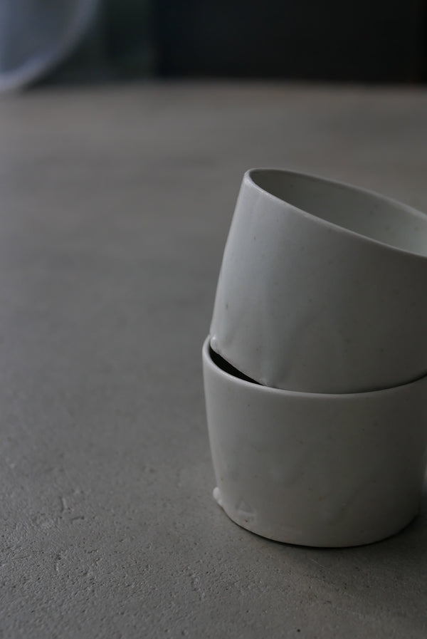 白瓷長石高台　猪口　/ タナカシゲオ