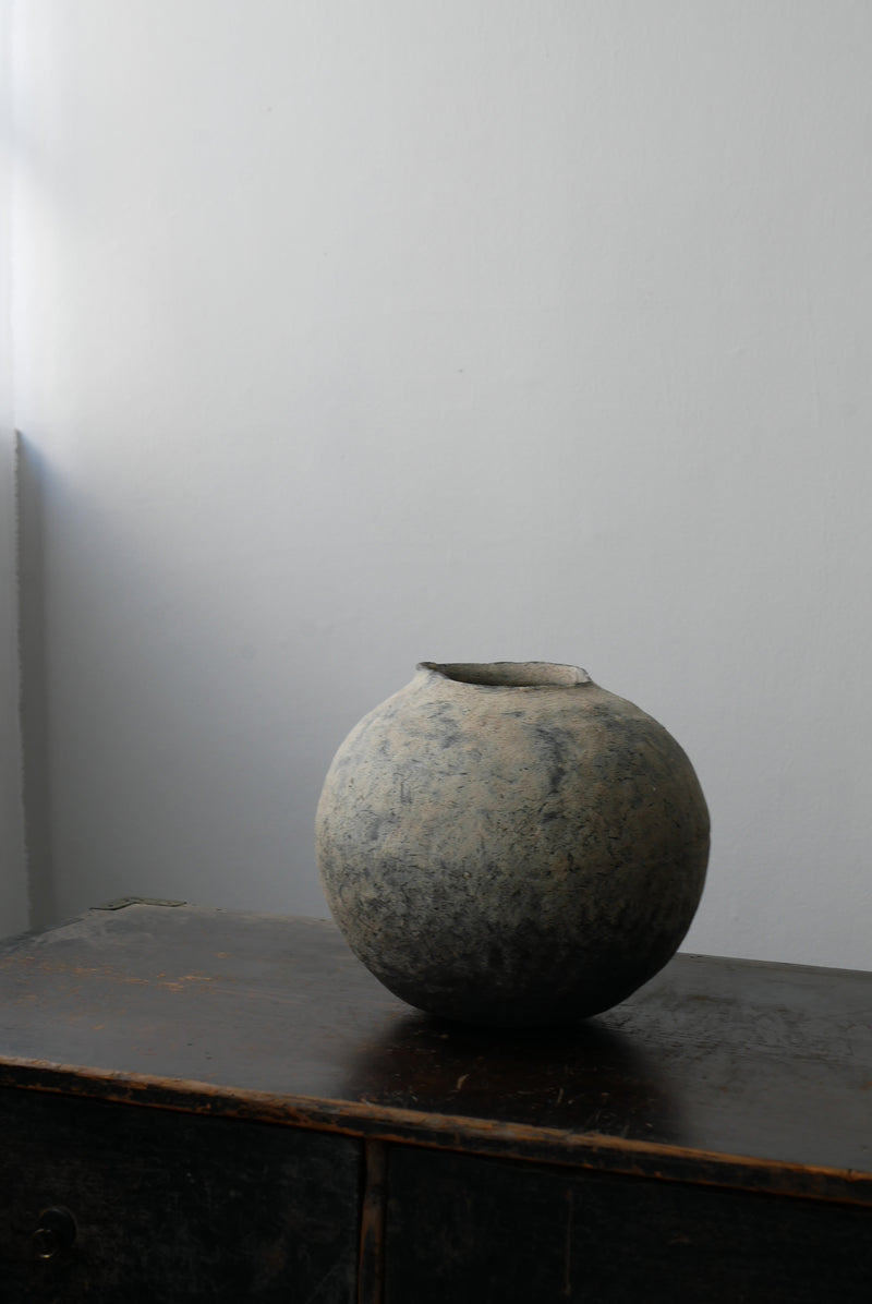 For Ms.Linda  Moon Jar & silver stone dish