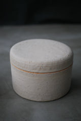 石肌　陶箱　/ Akari Sato