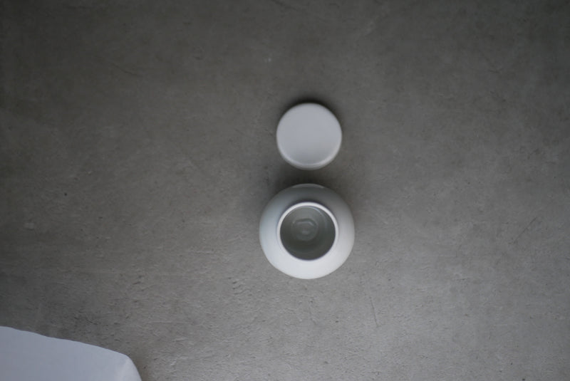 白瓷茶入れ　長石高台　小　/ タナカシゲオ