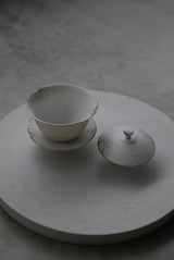 plate rim scratch gray