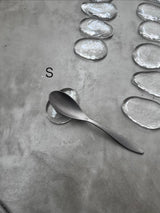 croon  S  glass object _ shisui