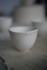 茶杯S 内側セミマット　Bone  White 半磁器　基本フォーマット/  Kanako Yoshida