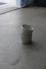 白瓷長石高台　猪口　/ タナカシゲオ