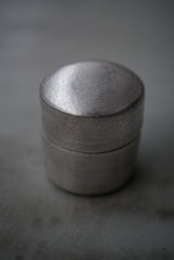 小箱　蓋物　茶入れ　銀肌　/ Akari Sato