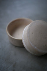 小箱　蓋物　石肌　/ Akari Sato