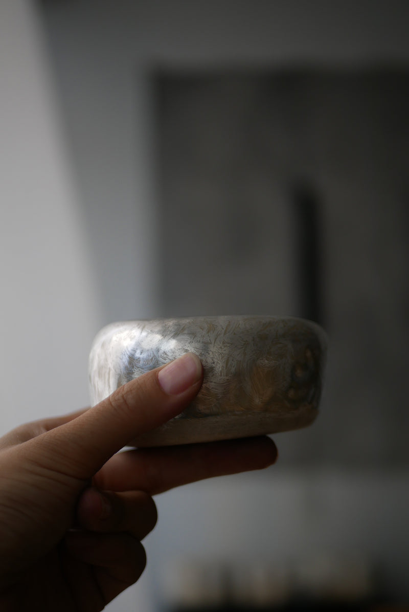 煙銀彩　石ころ台皿  /菊地　亨