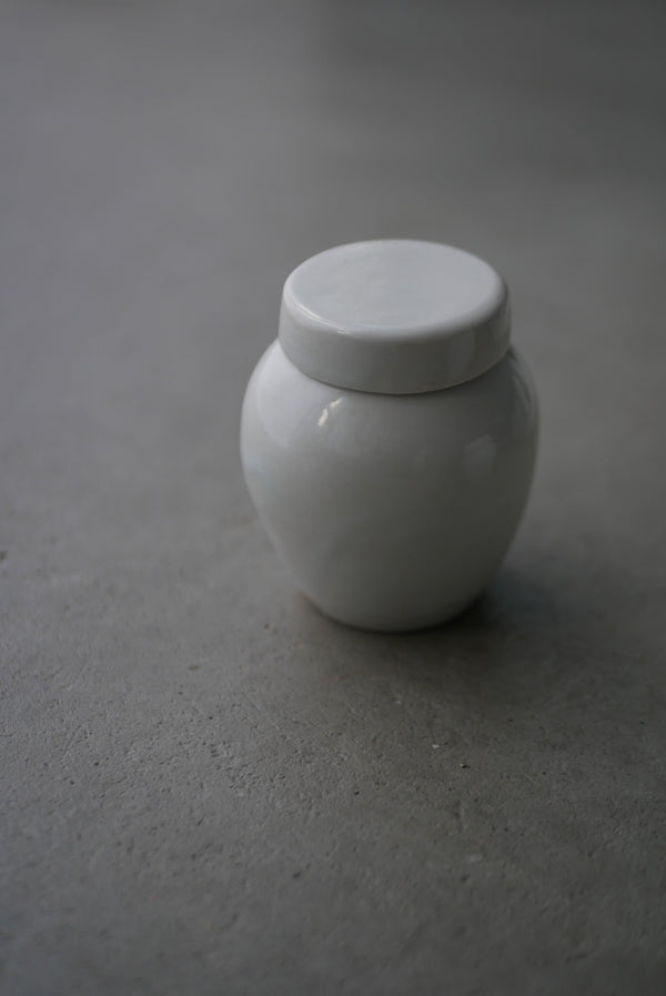 白瓷茶入れ　長石高台　小　/ タナカシゲオ