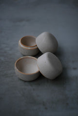 小箱　蓋物　石肌　/ Akari Sato