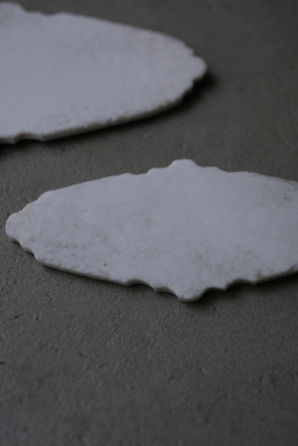 白磁　Oval 2way scrach&web plate SS / Takahiro Yahagi