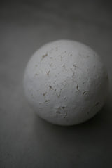 white soil ball  白化粧　陶土　球体　/ Testuya Hioki    Japanese  soil  Art