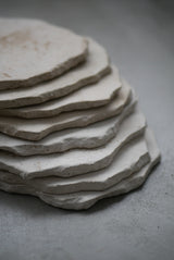 敷板　菓子皿　L　白化粧土　楢灰　　/  Kanako Yoshida