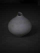 白磁　vase35/Takahiro Yahagi